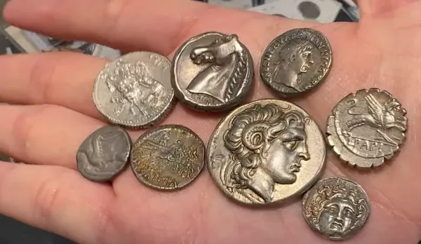 WE BUY GOLD