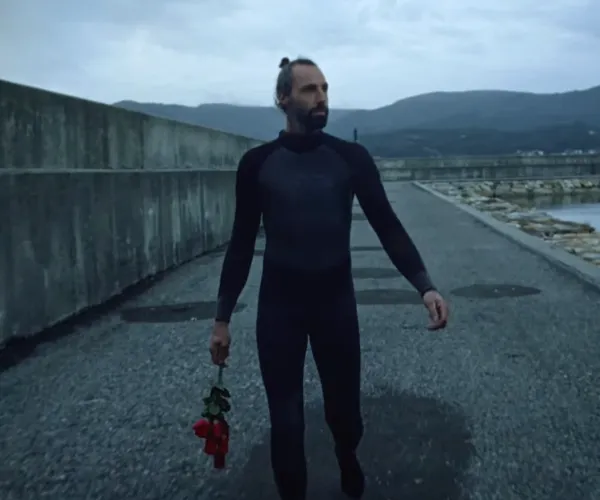 TRIÁNGULO DE AMOR BIZARRO - Triángulo de Amor Bizarro by Sergio Soso